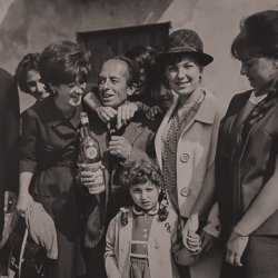 Da sinistra: Cavallini Silvana,Rivi Isola,Fiorini Umberto (ciucin),Fiorini Bruna,Bolioli Luciana,Ricci Oria,Giovannini Livia,la bambina Fiorini Luisa.