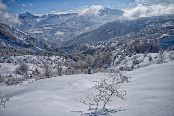 Il paese sotto la neve